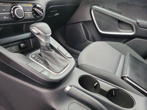 Used 2025 Kia Soul LX w/ LX Technology Package image 29