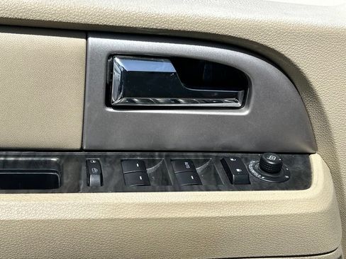 Used 2017 Ford Expedition EL Limited w/ Equipment Group 301A AWD/4WD image 18