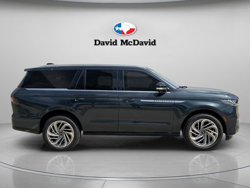 New 2025 Lincoln Navigator Reserve image 8