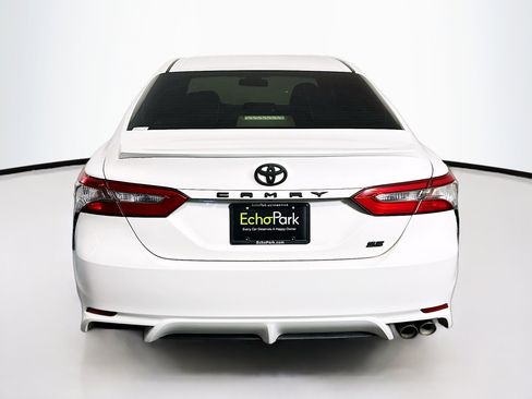 Used 2018 Toyota Camry SE image 7