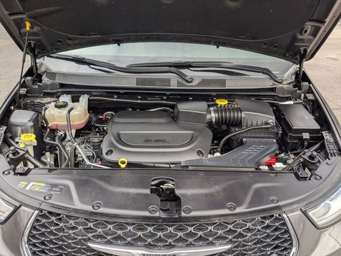 Used 2023 Chrysler Pacifica Touring-L image 23