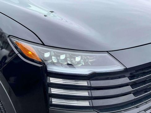 Used 2025 Nissan Kicks SV w/ Illumination Package image 10