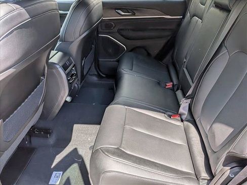 New 2026 Jeep Grand Cherokee Limited AWD/4WD image 17
