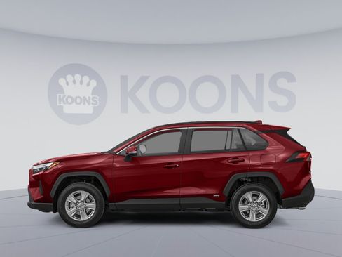Used 2022 Toyota RAV4 XLE Premium AWD/4WD image 4