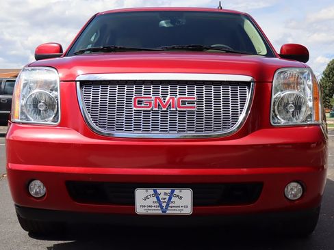 Used 2013 GMC Yukon SLT w/ SLT-2 Equipment Package AWD/4WD image 13