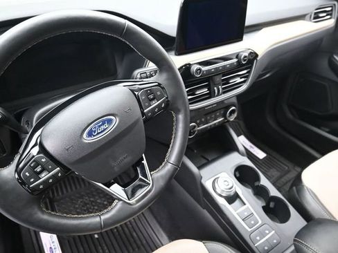 Certified 2022 Ford Escape Titanium w/ Titanium Elite Package image 28