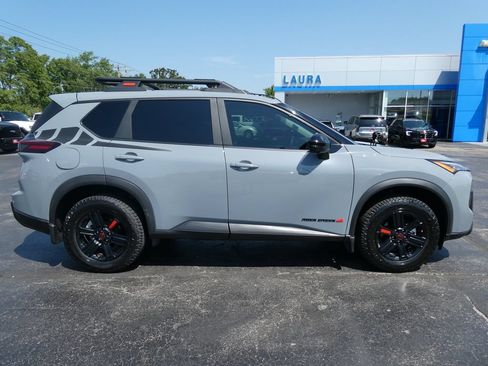 Used 2025 Nissan Rogue SV w/ Rock Creek Premium Package AWD/4WD image 4