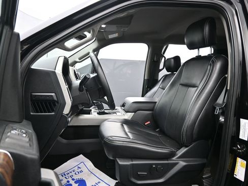 Used 2019 Ford F150 Lariat image 5