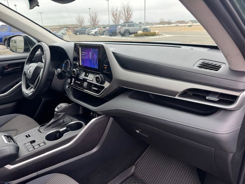 Used 2023 Toyota Highlander LE image 46