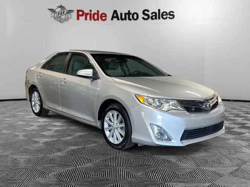 Used 2012 Toyota Camry XLE w/ Leather Pkg FWD image 3