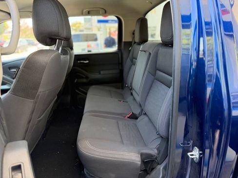 Used 2022 Nissan Frontier SV AWD/4WD image 4
