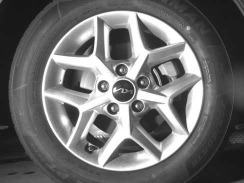 Used 2025 Kia Soul LX w/ LX Technology Package FWD image 20