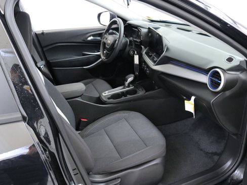 Used 2024 Chevrolet Trax LS image 31