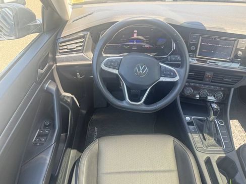 Used 2023 Volkswagen Jetta SE w/ Panoramic Sunroof Package FWD image 15