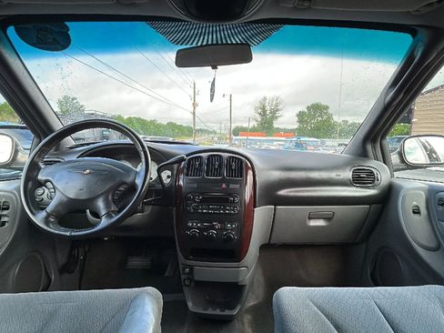 Used 2004 Chrysler Town & Country Touring FWD image 33