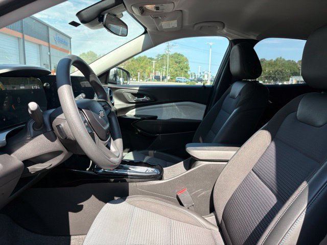 Used 2025 Chevrolet Trax LT FWD image 14