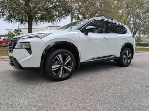 Used 2024 Nissan Rogue Platinum w/ Platinum Premium Package image 3