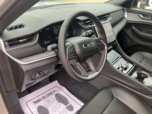 New 2025 Jeep Grand Cherokee Limited image 13