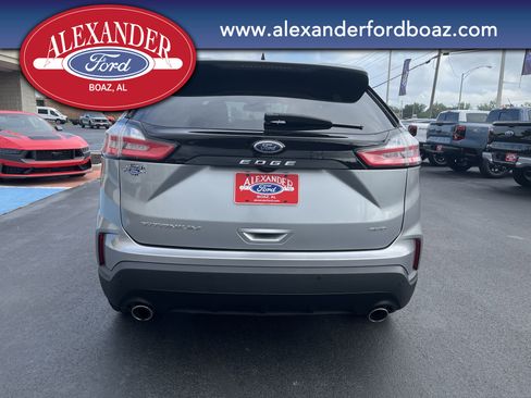 Used 2024 Ford Edge Titanium image 6