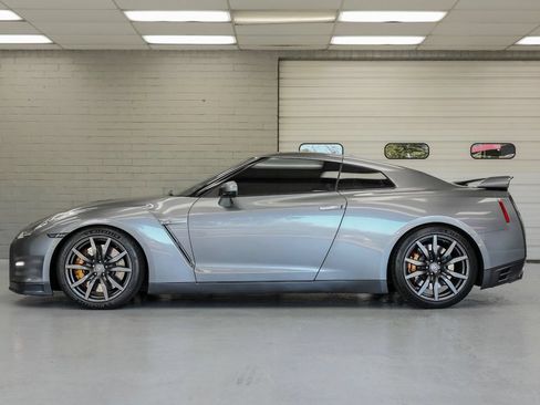Used 2014 Nissan GT-R Premium AWD/4WD image 4