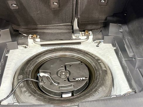 Used 2023 Nissan Rogue SV w/ SV Premium B Package image 30