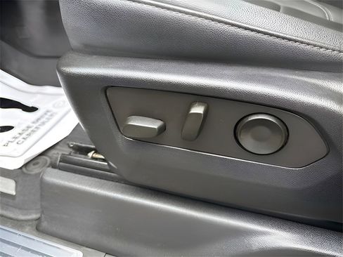 Used 2022 GMC Sierra 1500 SLT w/ SLT Convenience Package image 30