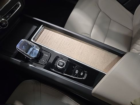 New 2026 Volvo XC60 B5 Plus w/ Protection Package Premier image 12