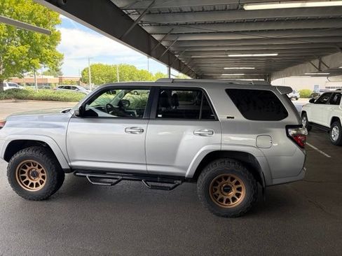 Used 2016 Toyota 4Runner SR5 AWD/4WD image 8