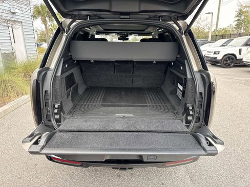 Certified 2023 Land Rover Range Rover Autobiography AWD/4WD image 11