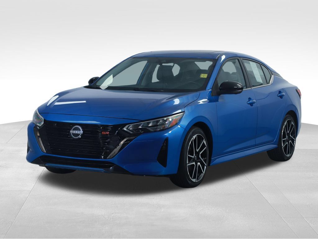 Used 2025 Nissan Sentra SR w/ SR Premium Package FWD image 9