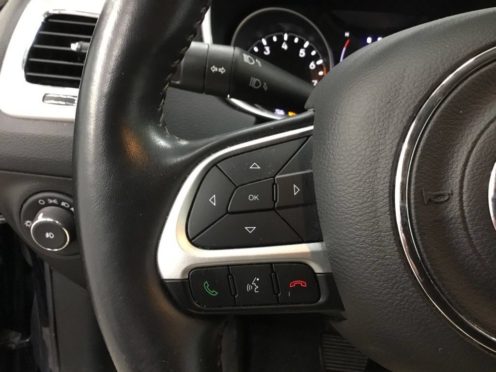 Used 2020 Jeep Compass Latitude w/ Cold Weather Group AWD/4WD image 10