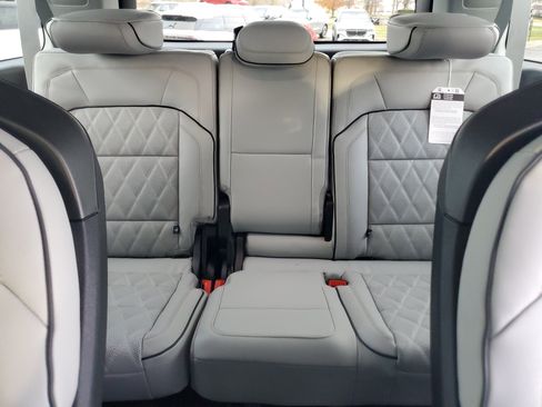 New 2025 Lincoln Navigator L Black Label image 32