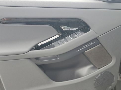 Certified 2025 Land Rover Range Rover Evoque Dynamic SE image 7