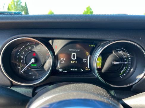 Used 2022 Jeep Wrangler Unlimited Sahara AWD/4WD image 15