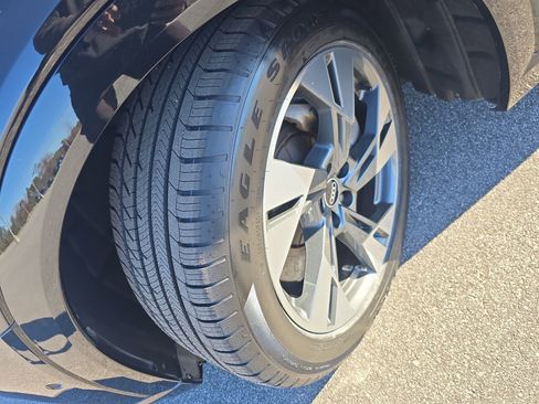 Used 2022 Audi e-tron Premium w/ Convenience Plus Package image 31