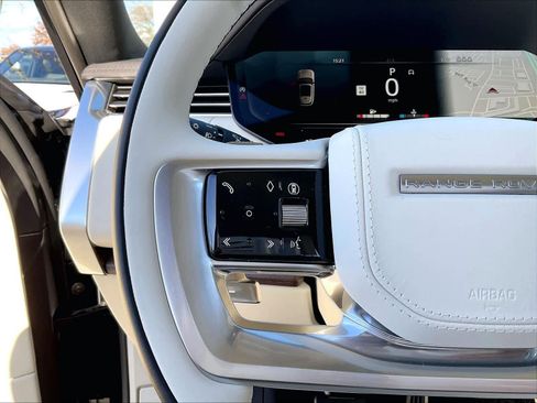 New 2026 Land Rover Range Rover SE image 17