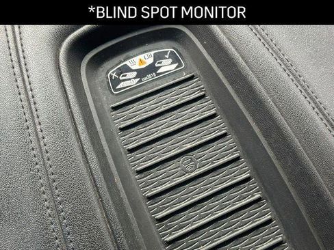 Used 2020 Cadillac Escalade Luxury image 12