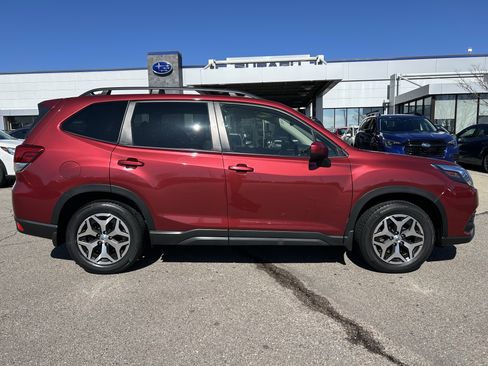 Used 2023 Subaru Forester Premium image 8