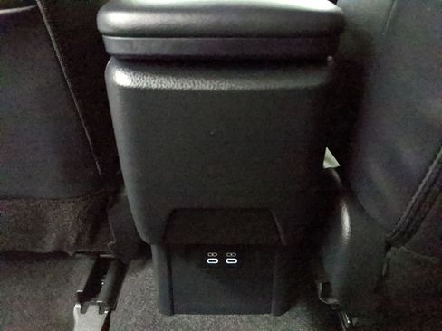 Used 2025 Toyota Prius XLE image 19