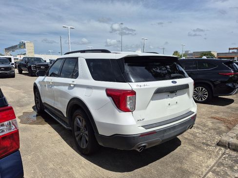 Certified 2023 Ford Explorer XLT w/ Equipment Group 202A RWD image 4