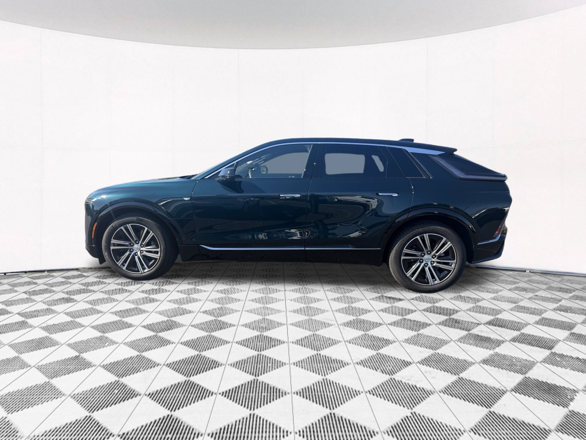 Used 2024 Cadillac Lyriq Luxury AWD/4WD image 14