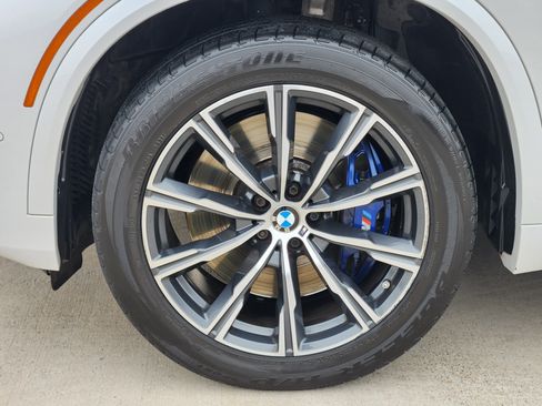 Used 2020 BMW X5 M50i w/ Premium Package image 9