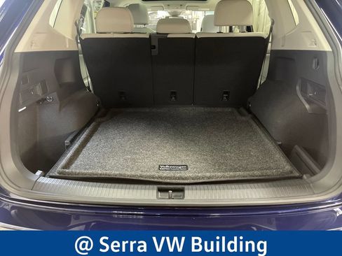 Certified 2024 Volkswagen Tiguan SE w/ Panoramic Sunroof Package AWD/4WD image 29