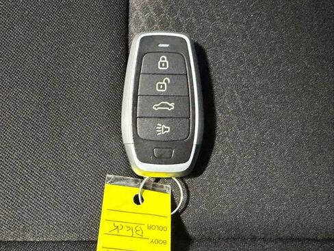 Used 2021 Chevrolet Malibu RS FWD image 32
