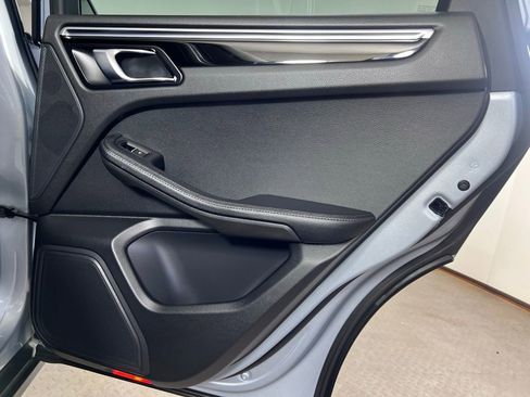 Certified 2024 Porsche Macan image 28