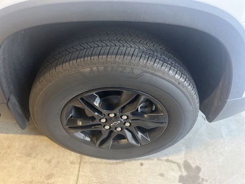 Used 2023 Chevrolet Traverse LS w/ Midnight/Sport Edition image 8