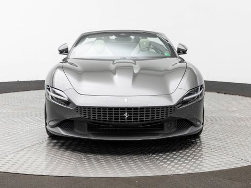 Certified 2025 Ferrari Roma Spider RWD image 10
