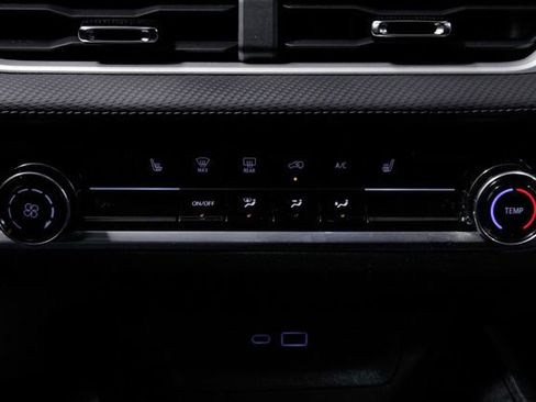 Used 2025 Chevrolet Equinox LT w/ Safety and Technology Package image 27