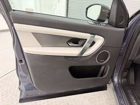 New 2025 Land Rover Discovery Sport Dynamic SE image 18