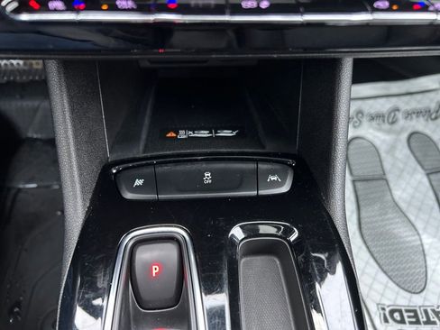 Used 2023 Chevrolet Bolt EUV Premier w/ Sun & Sound Package image 28